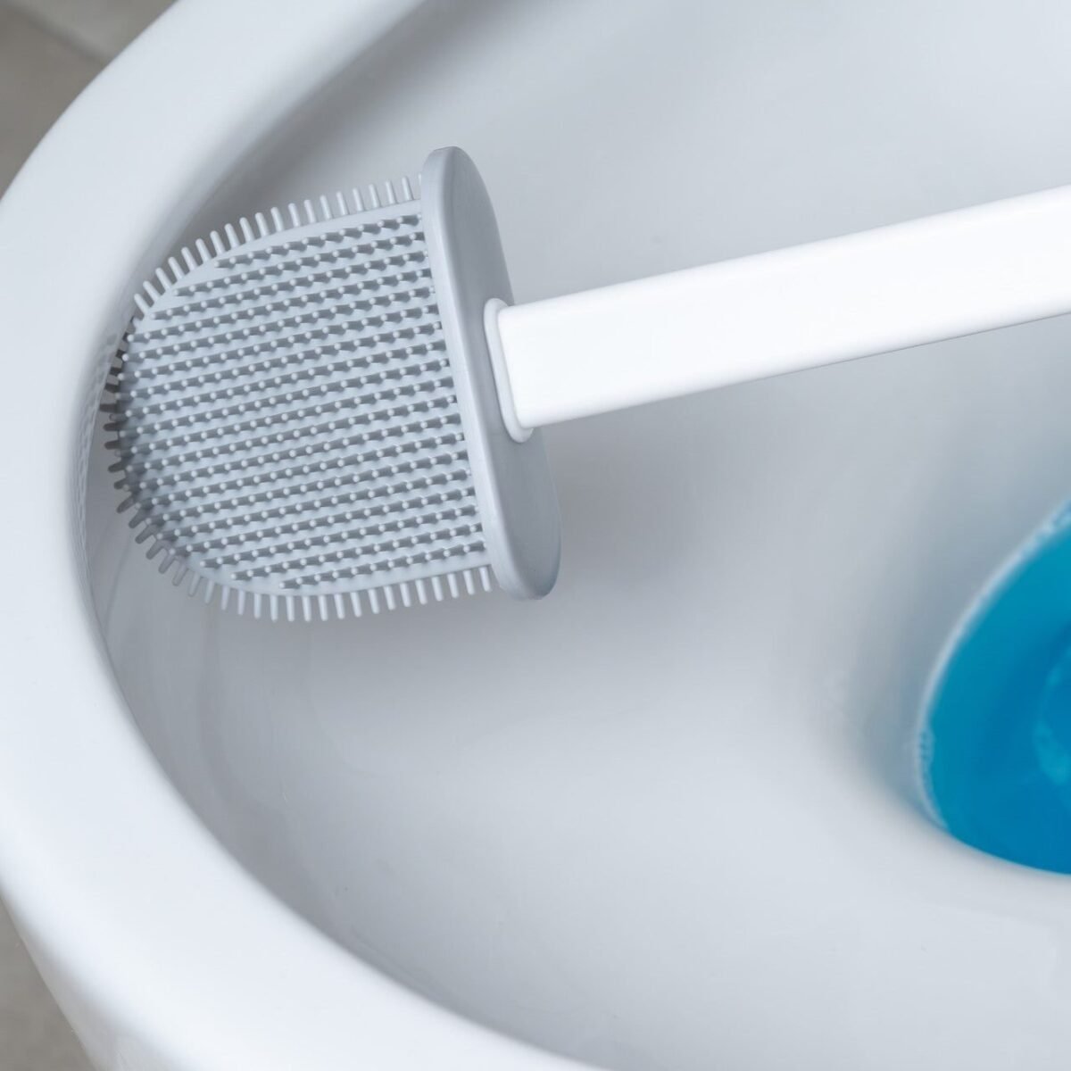 cleanako silicone toilet brush bathroom toilet scrubber toilet bowl brush flexible toilet brush and holder lifestyle 3.jpg